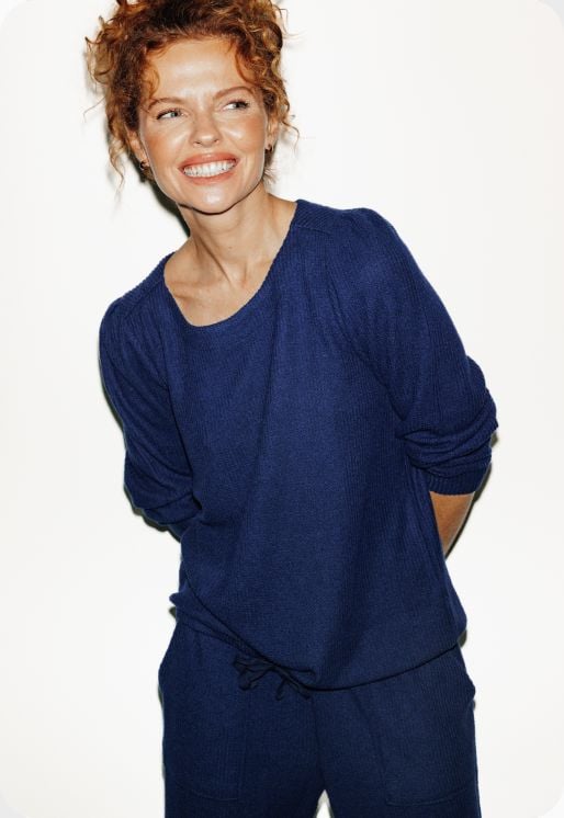 Ensemble de pyjama bleu marine en matière ultra douce et chaude.